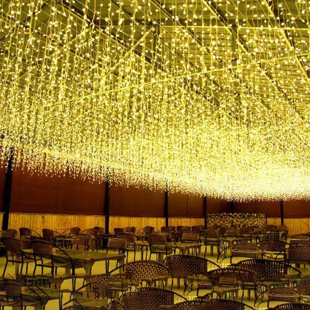 Wetterfeste LED-Lichtervorhang für Weihnachtsgärten 2