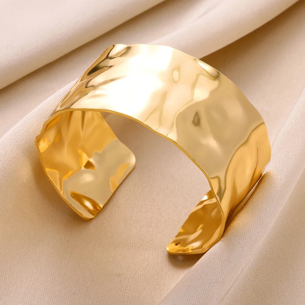 Goldfarbenes Edelstahl-Manschettenarmband für Frauen 2