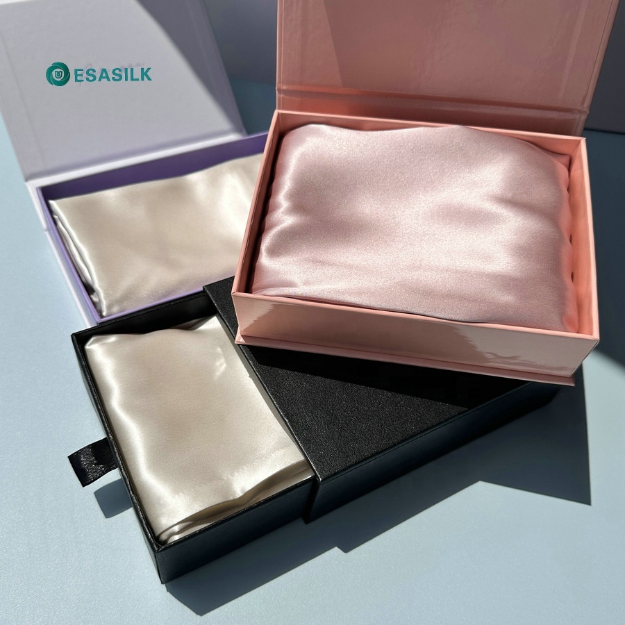 Bestickter Luxus-Kissenbezug aus Maulbeerseide