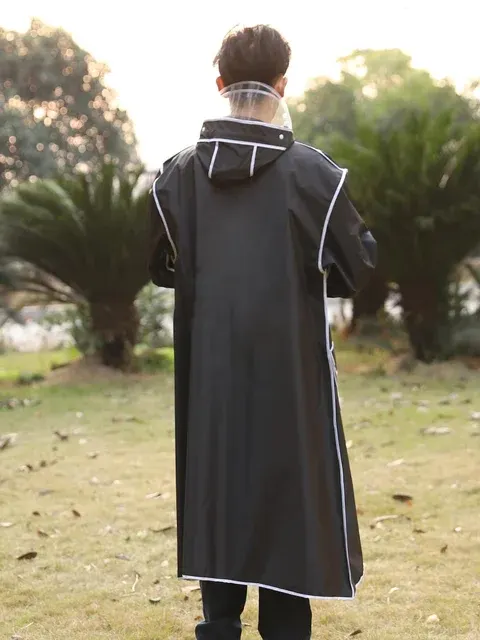 Langer Regenponcho 2