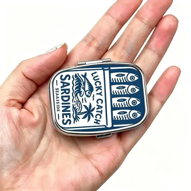 Metall-Pillendose mit Sardinen-Druck 3