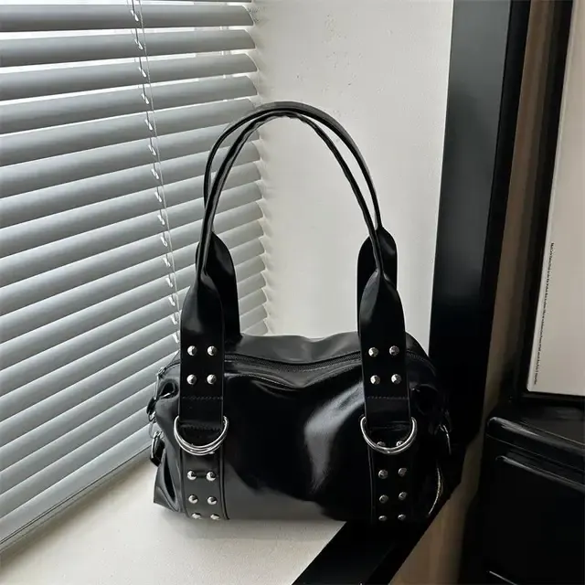Große PU-Leder Damen-Schultertasche mit Nieten 2
