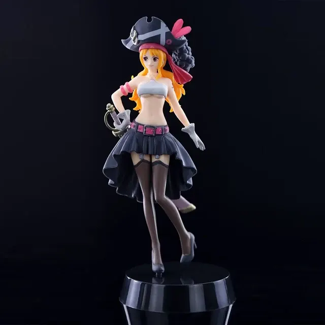 Anime Nami Actionfigur in Schwarz 19,5 cm 2