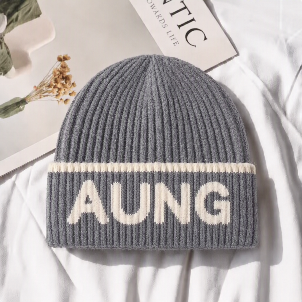 Merino-Rippmütze mit Buchstabenstickerei