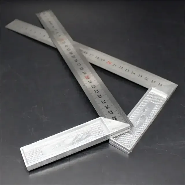 Winkelmesslineal aus Metall 4