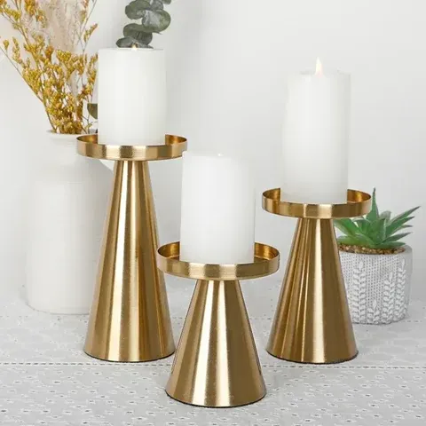 Goldener Kerzenhalter