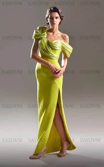 Rückenfreies Abendkleid 4