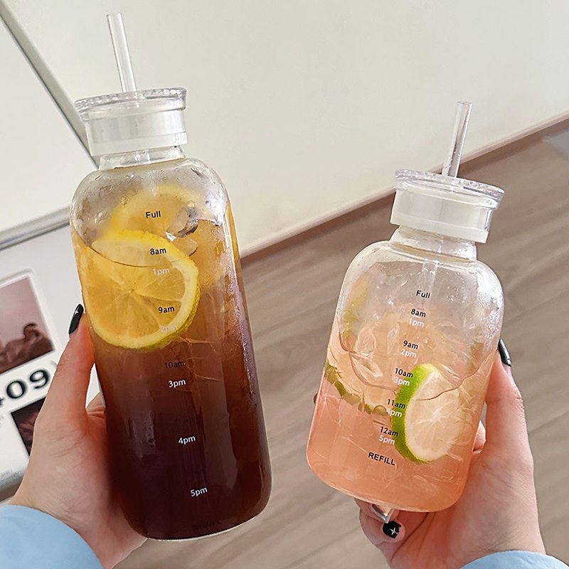 Glas-Trinkflasche mit Zeitmarkierung