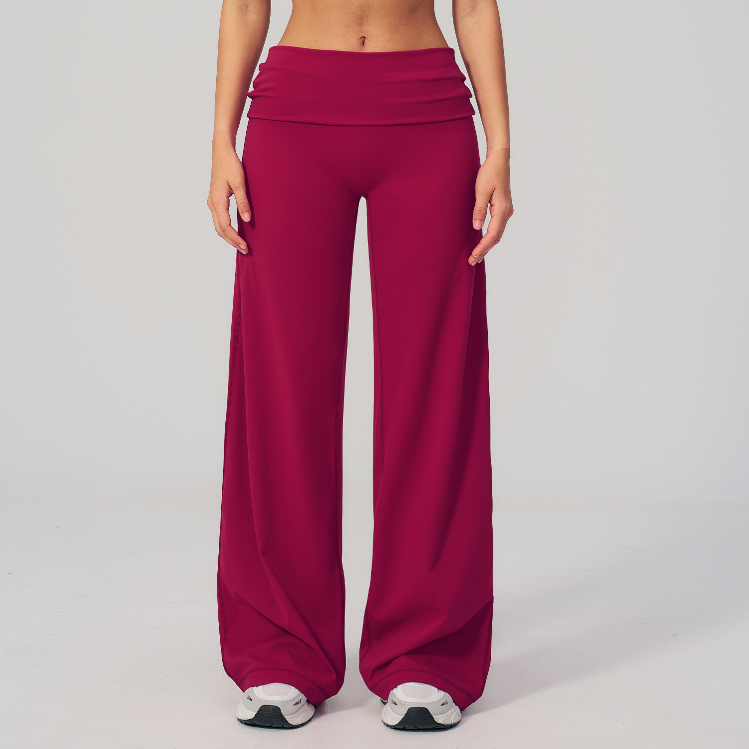 Yogahose mit Umschlagbund und weitem Bein 2