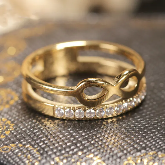 Ring mit Zirkonia 1