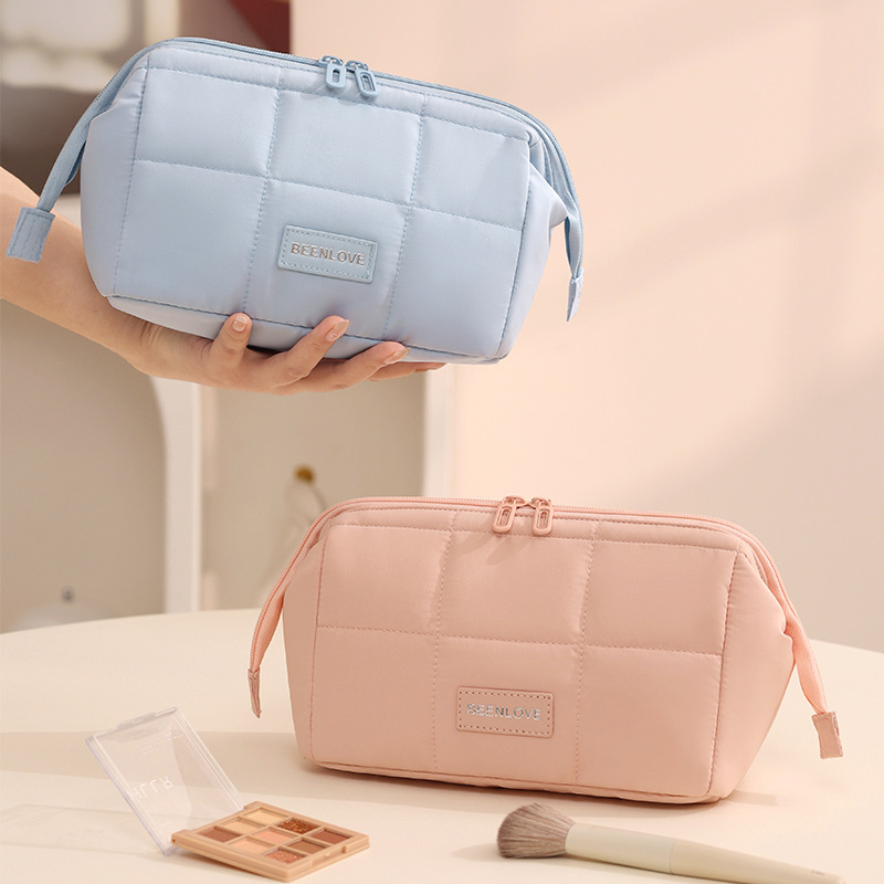 Wolkenform Kosmetiktasche mit Stahlrahmen