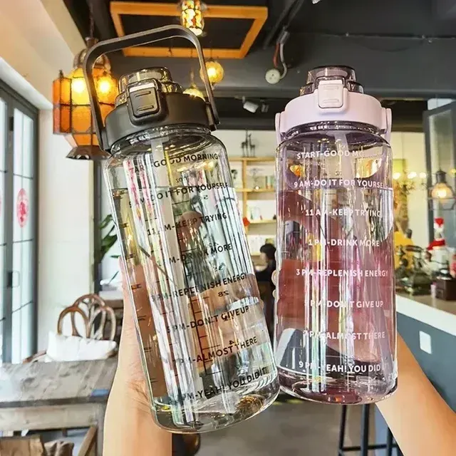 Wasserflasche mit Strohhalm 3