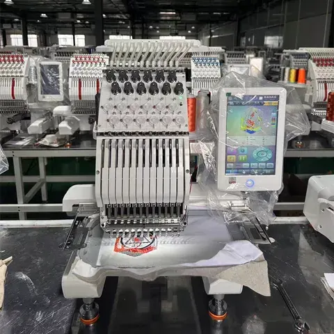 Einkopf-Stickmaschine mit 12 Nadeln