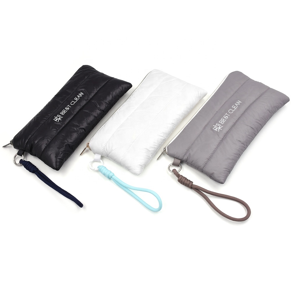 Gepolsterte Kosmetiktasche aus Nylon mit Handgelenkschlaufe