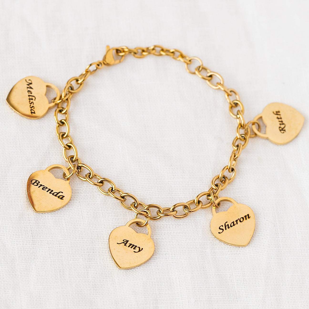 Goldfarbenes Edelstahl-Gliederarmband mit Herz