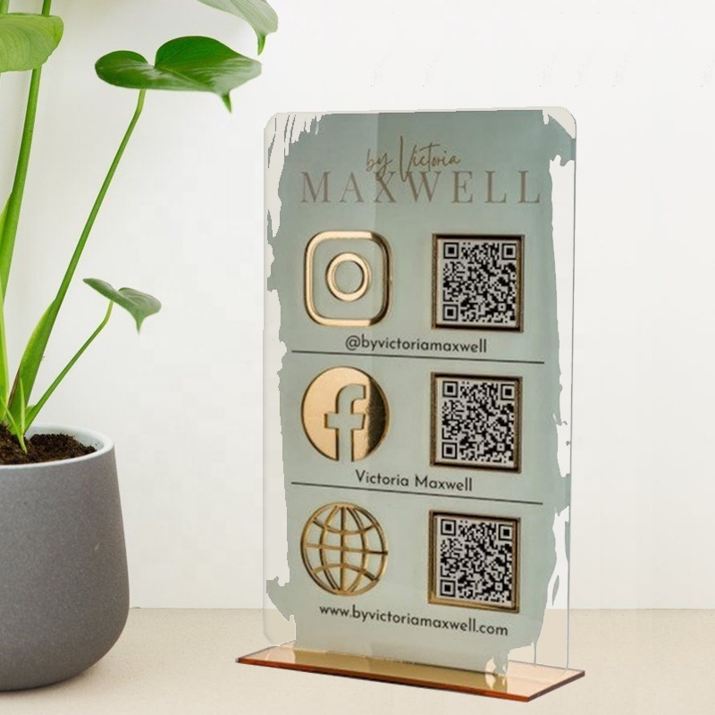 Acryl-QR-Code-Display mit Holzsockel 2