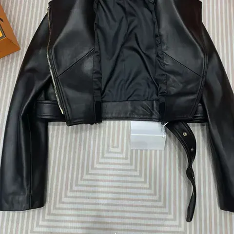 kurze Lederjacke