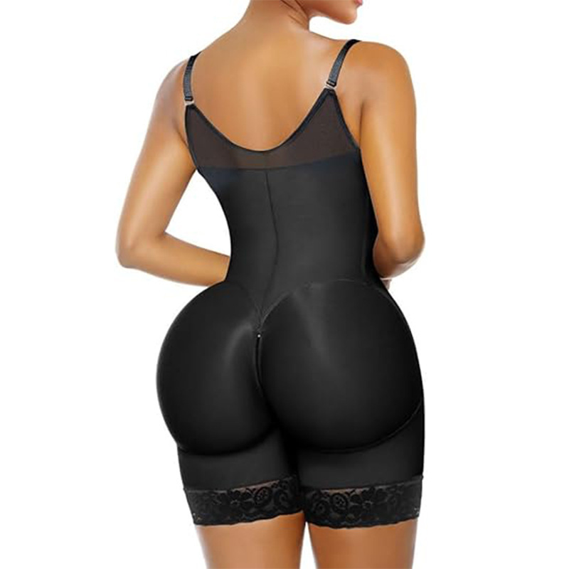 Figurformender Shapewear-Body mit Spitze 3