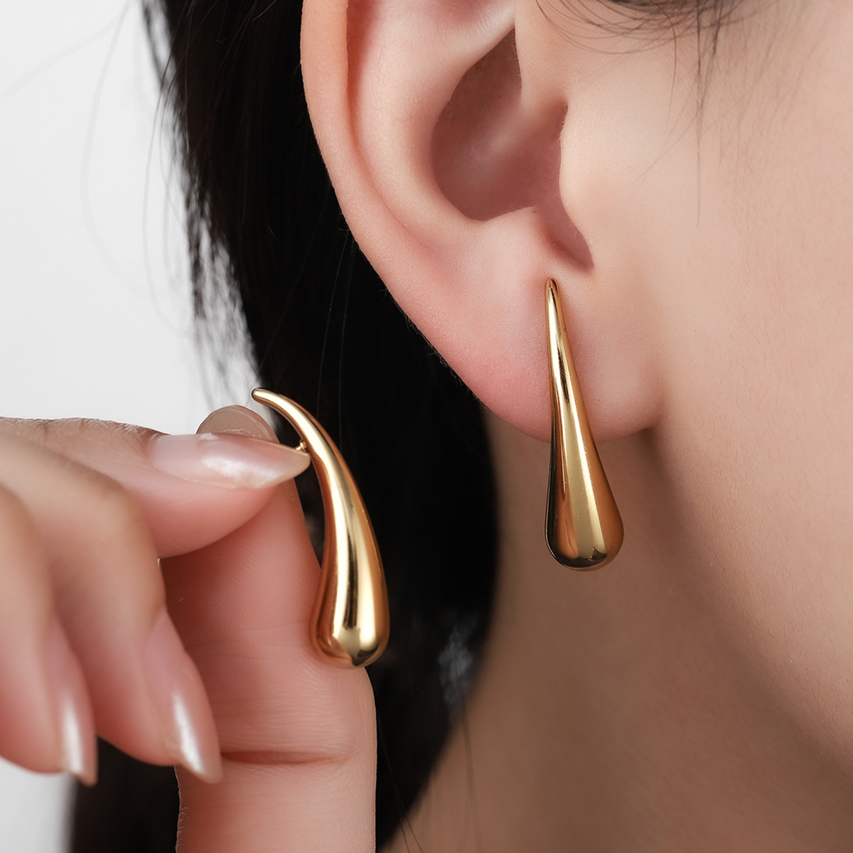 Goldene Ohrstecker