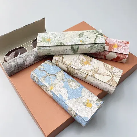 Bestickte Brillenbox